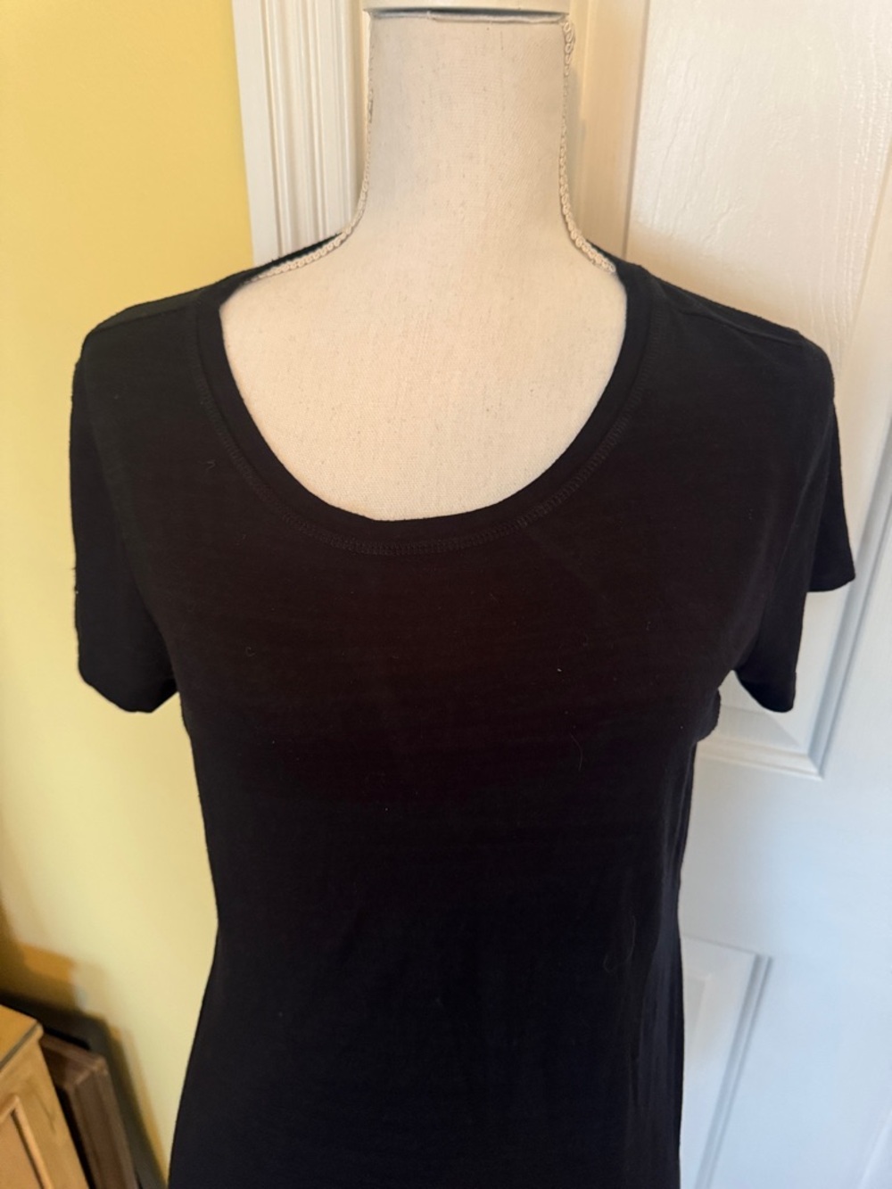 Athleta Black Short Sleeve Top w/ Large  Cut-Out in Back